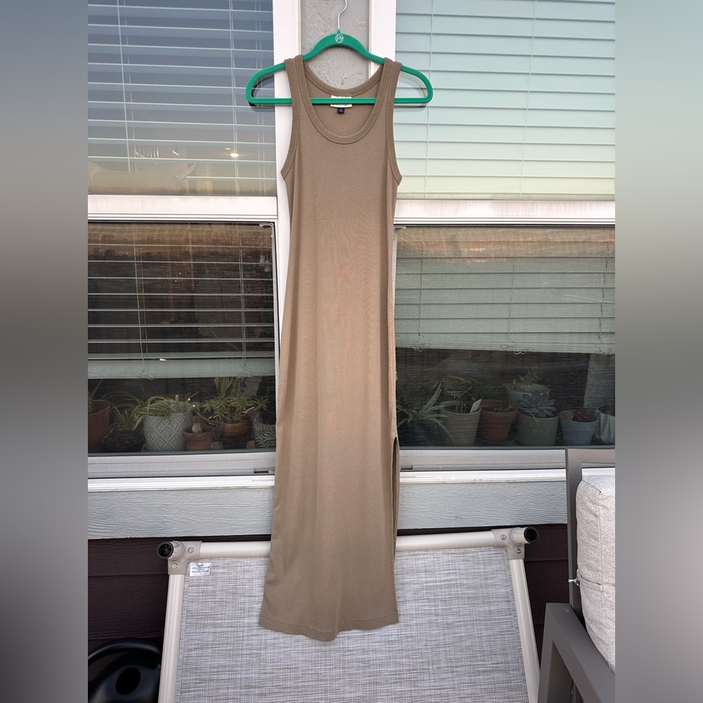 ๐ฅ Universal Threads Tan Ribbed Maxi Dress - Picture 2 of 6